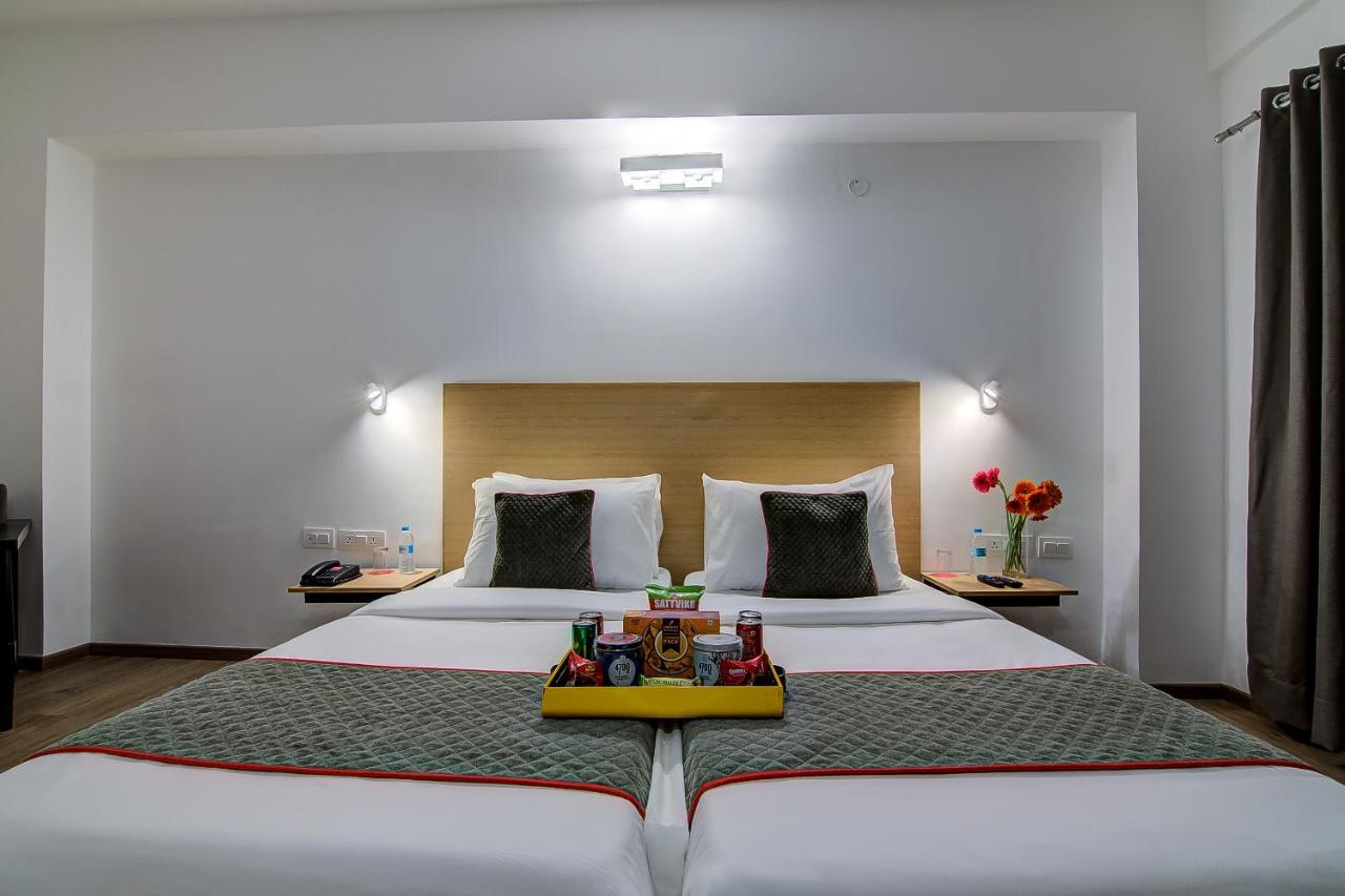 Oyo Townhouse 42 Urvashi Theatre Hotel