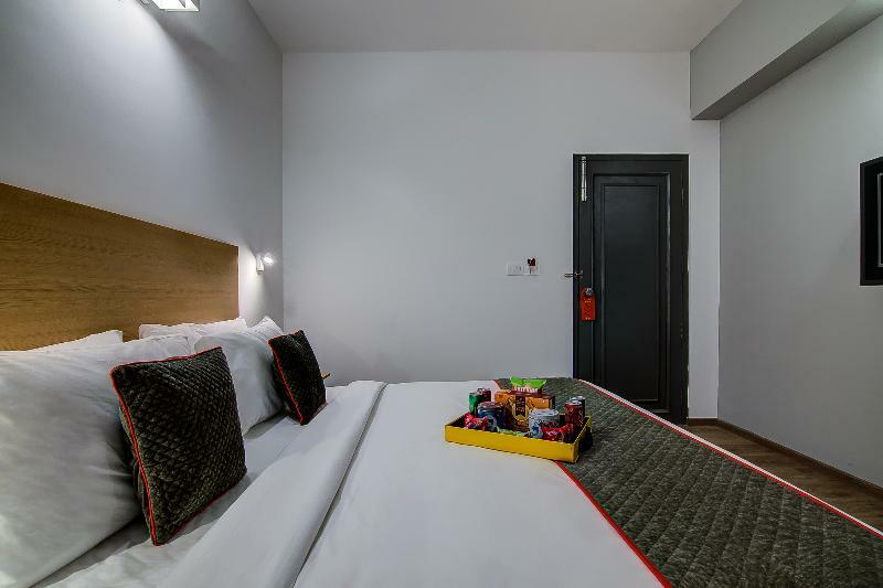 Oyo Townhouse 42 Urvashi Theatre Hotel