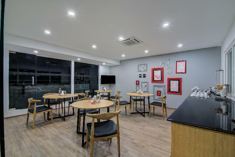 Hotel Oyo Townhouse 42 Urvashi Theatre