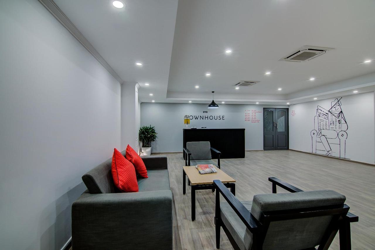 Oyo Townhouse 42 Urvashi Theatre 3*